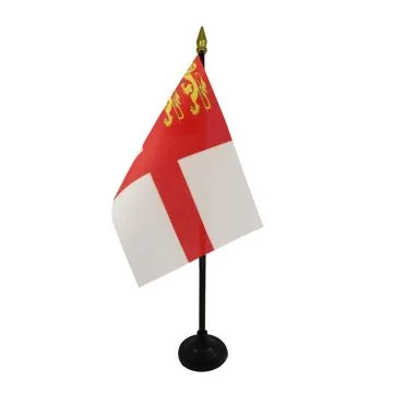 DRAPEAU DE TABLE SERCQ 15x10cm - PETIT DRAPEAUX DE BUREAU ÎLE ANGLO-NORMANDE DE SARK 10 x 15 cm pointe dorée